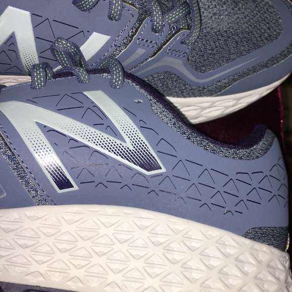 NEW BALANCE FRESH FOAM VONGO V4 M - 8 F -10 { EE WIDE } - Picture 4 of 16